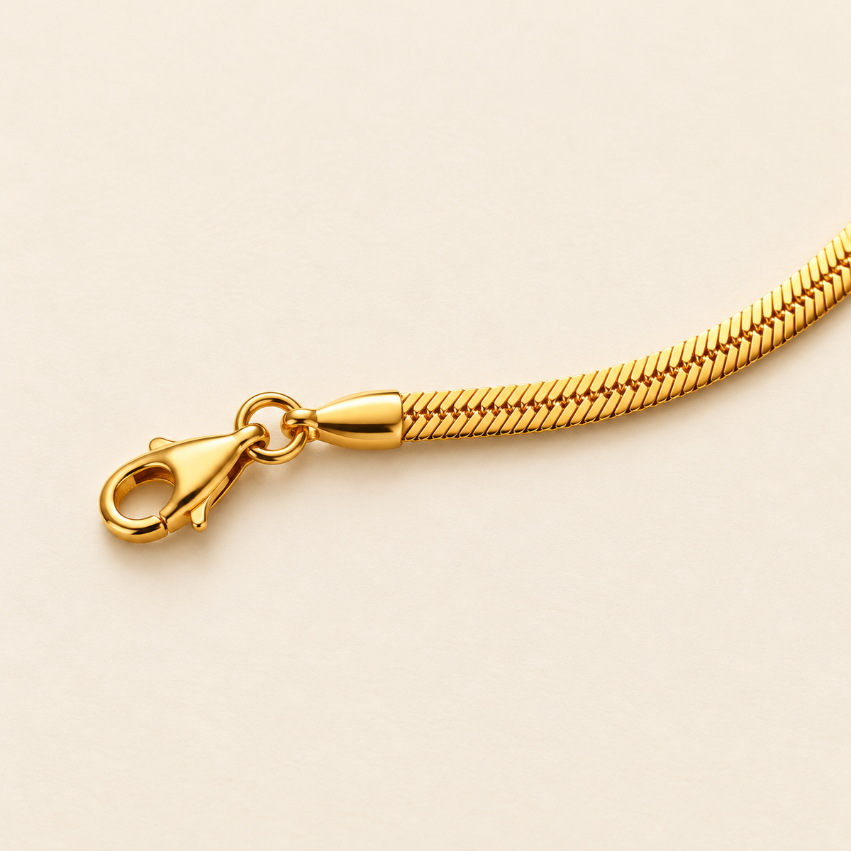 Solenne Herringbone Necklace - clasp-detail